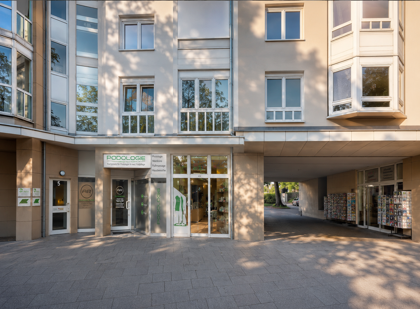 Praxisfassade A.R Podologie in Leverkusen, Oulustraße 5